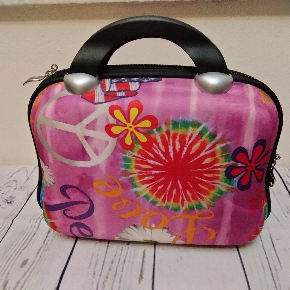 Hardside beauty case Organizational Interior Panels